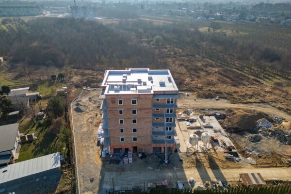 budowa budynku wielorodzinnego w Tarnowie widok z drona
