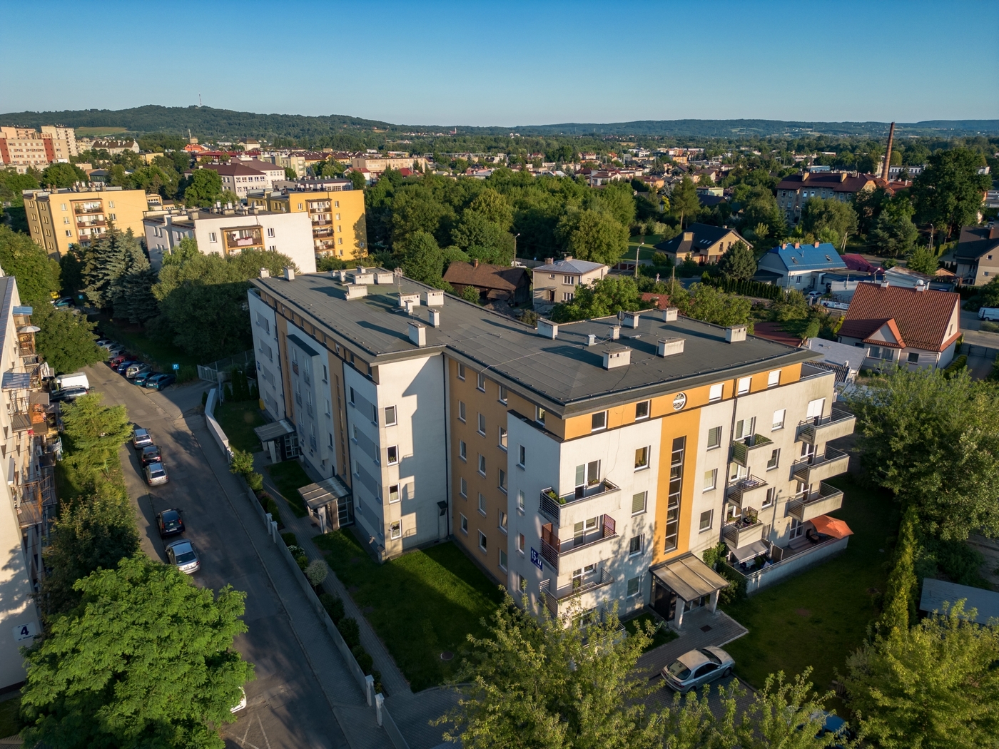 Budynek mieszkalny przy ulicy Wiejskiej 15-17 w Tarnowie z powietrza