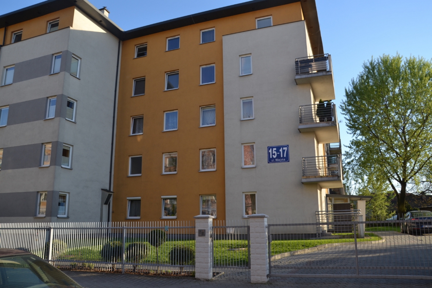 Furtka wejściowa do budynku mieszkalnego