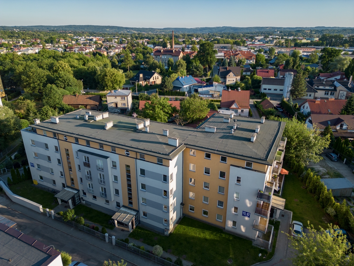 Budynek mieszkalny przy ulicy Wiejskiej 15-17 w Tarnowie z góry