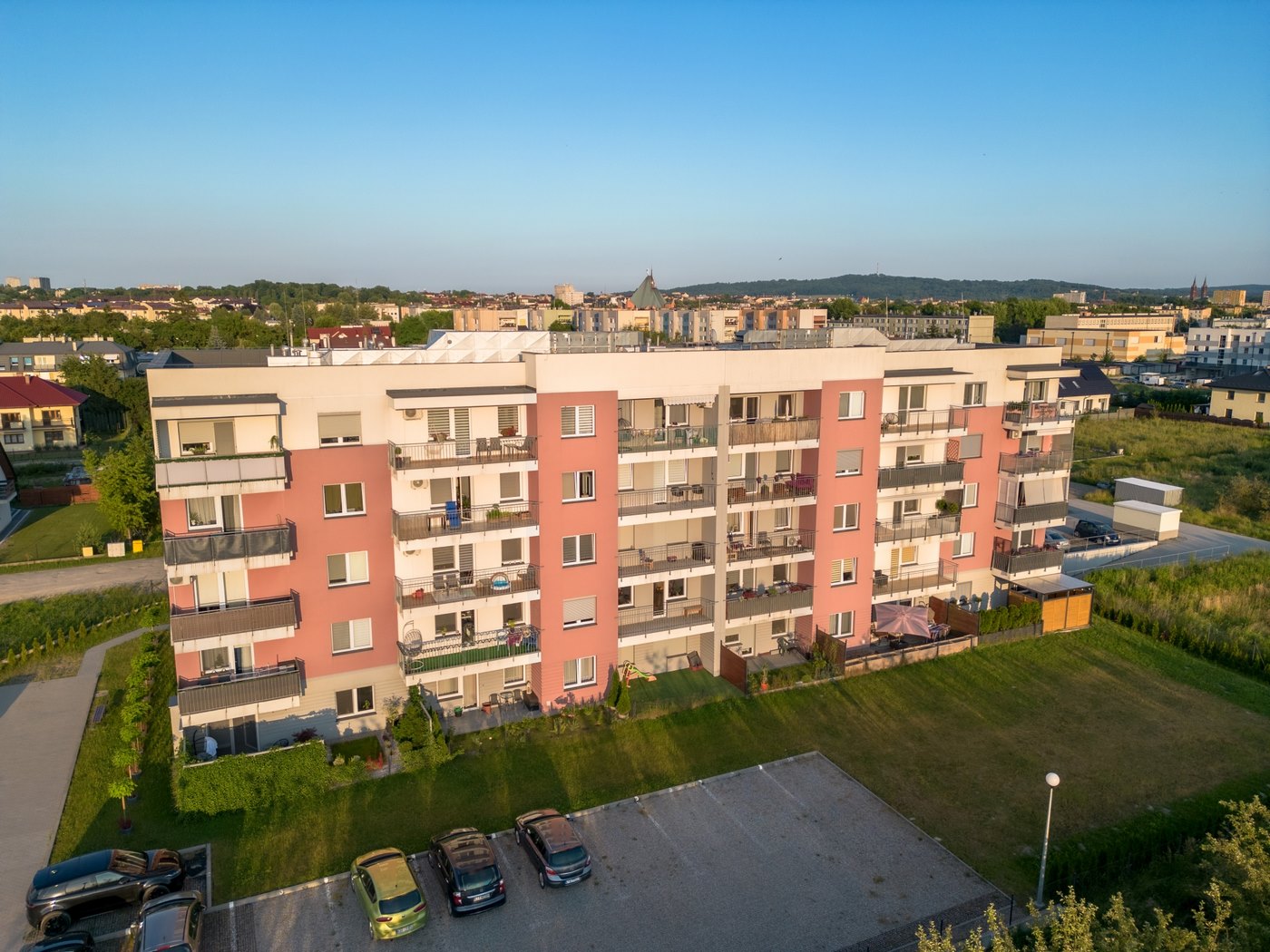 Budynek mieszkalny przy ulicy Niedojadły 11-13 w Tarnowie z powietrza