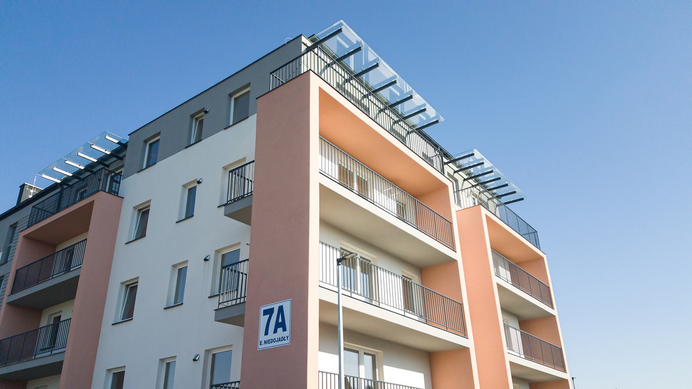 Budynek mieszkalny przy ulicy Niedojadły 7A w Tarnowie zbliżenie na balkony