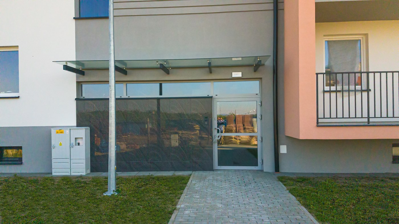 Wejście do budynku mieszkalnego przy ulicy Niedojady 11-13 w Tarnowie