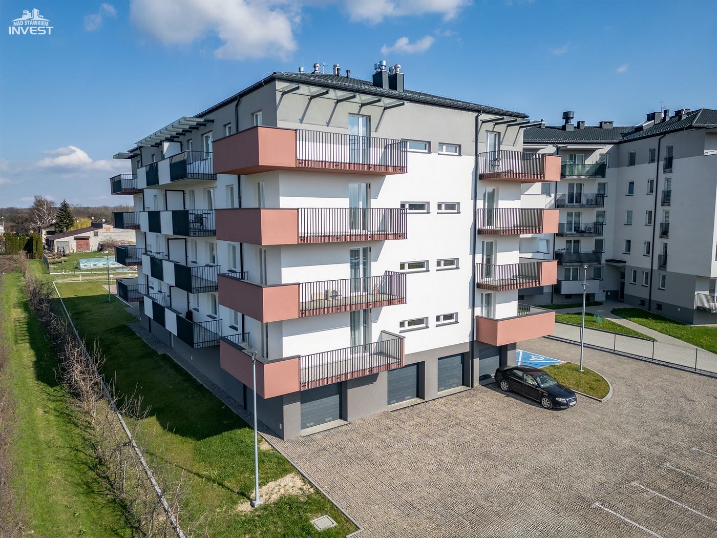 Budynek wielorodzinny przy ulicy Niedojadły 7C w Tarnowie z garażami indywidualnymi