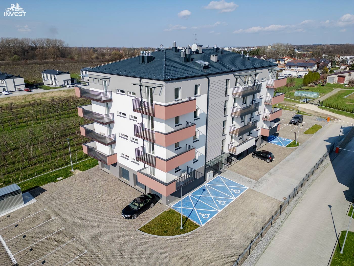 Budynek wielorodzinny przy ulicy Niedojadły 7C w Tarnowie z góry