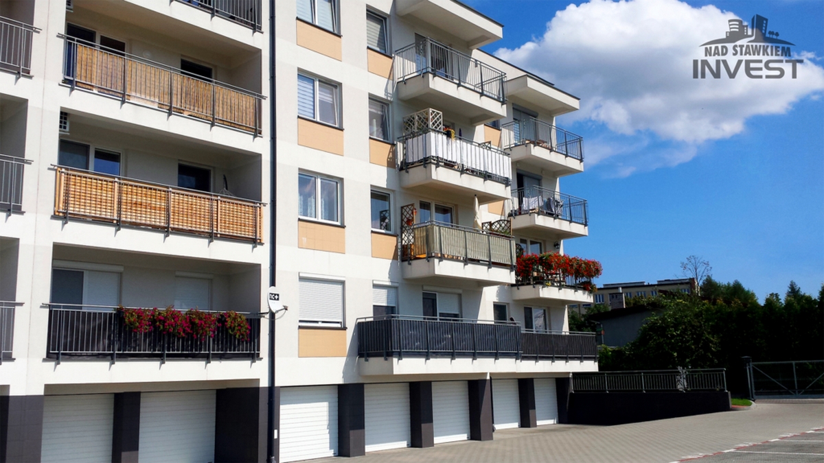 Wjazdy do garażów indywidualnych budynku przy ulicy Wieniawskiego 12B