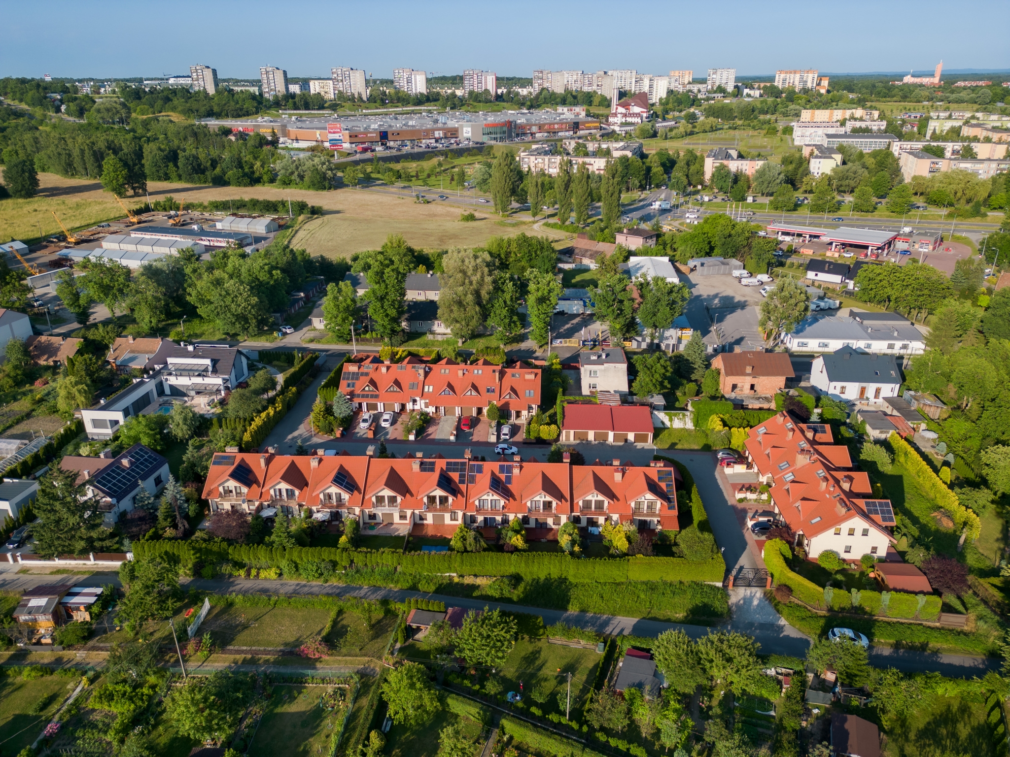 Osiedle szeregowe przy ulicy Krzyskiej 26 w Tarnowie z powietrza